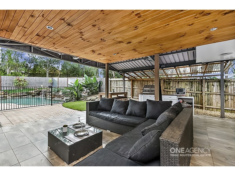 23 Stuart Pl, Forest Lake QLD 4078