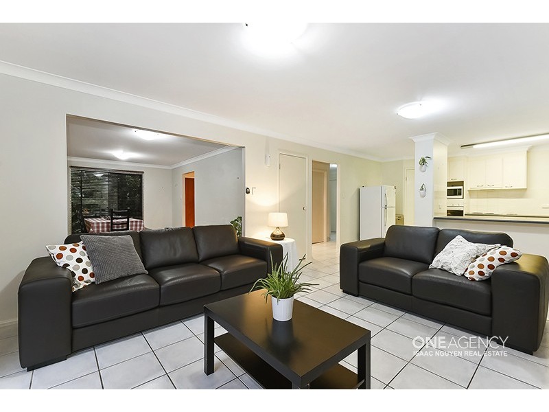 37 Cascade Dr, Forest Lake QLD 4078