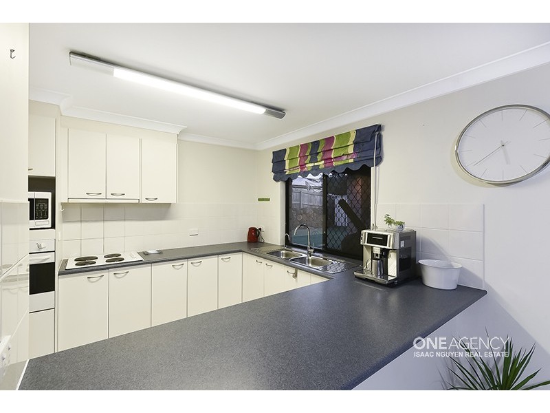 37 Cascade Dr, Forest Lake QLD 4078