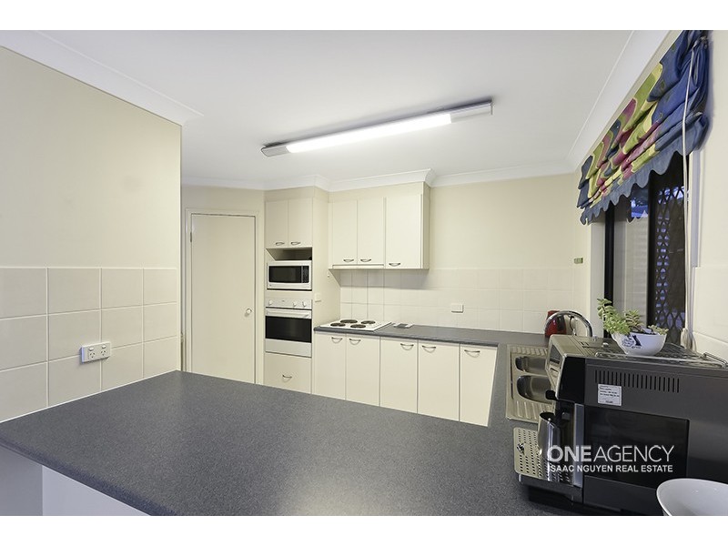 37 Cascade Dr, Forest Lake QLD 4078