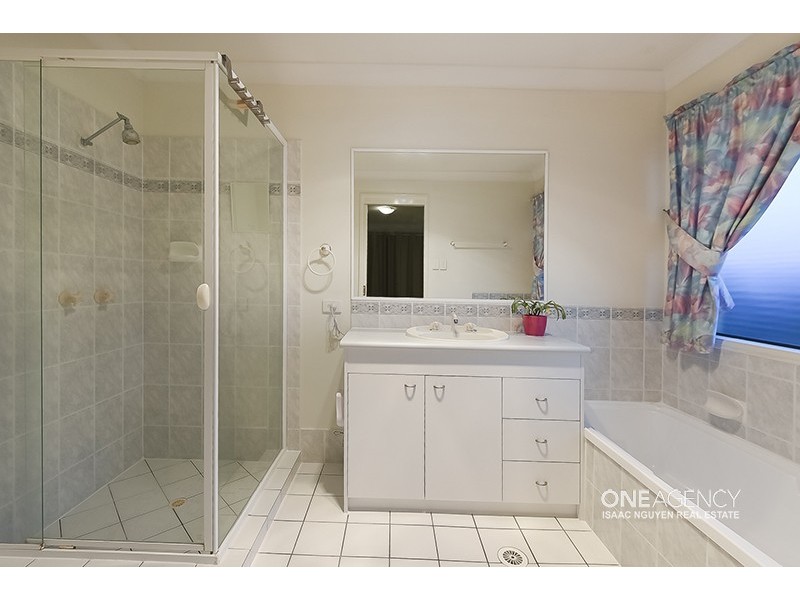 37 Cascade Dr, Forest Lake QLD 4078