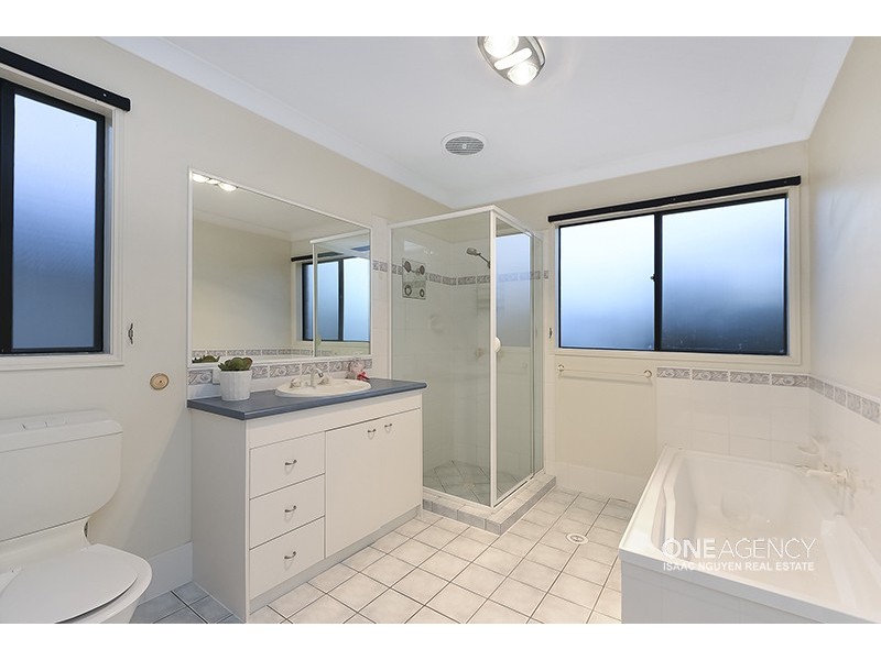 37 Cascade Dr, Forest Lake QLD 4078