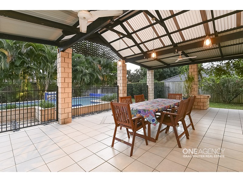 37 Cascade Dr, Forest Lake QLD 4078