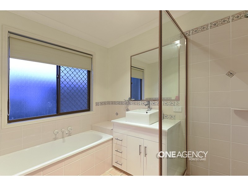 12 Balmoral Place, Forest Lake QLD 4078