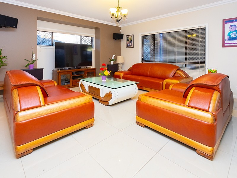 8 William Close, Doolandella QLD 4077