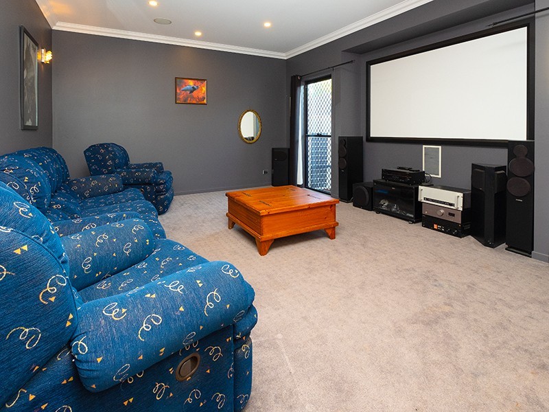 8 William Close, Doolandella QLD 4077