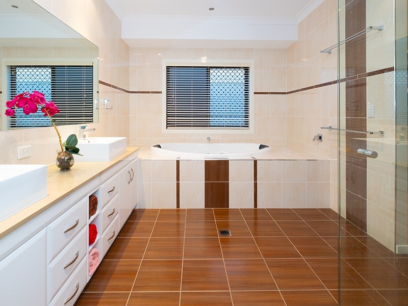 8 William Close, Doolandella QLD 4077