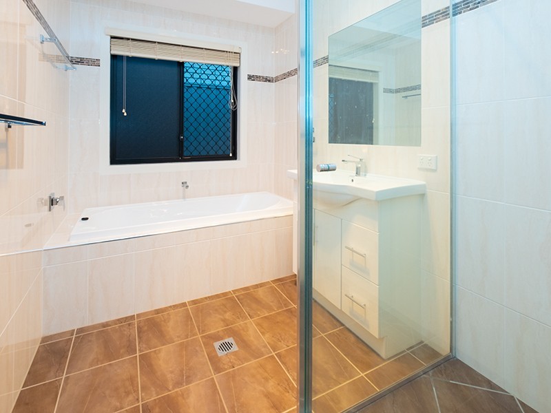 8 William Close, Doolandella QLD 4077