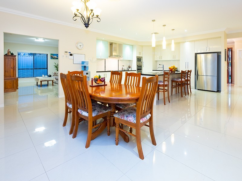 8 William Close, Doolandella QLD 4077