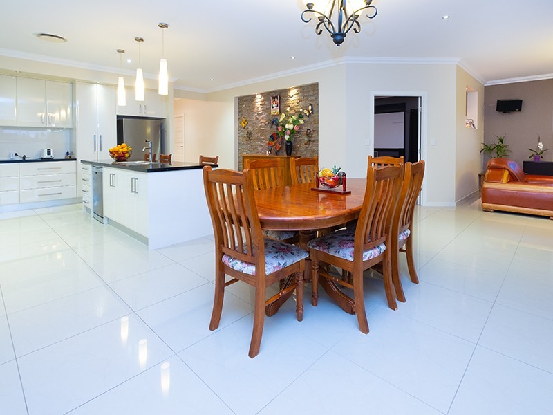 8 William Close, Doolandella QLD 4077