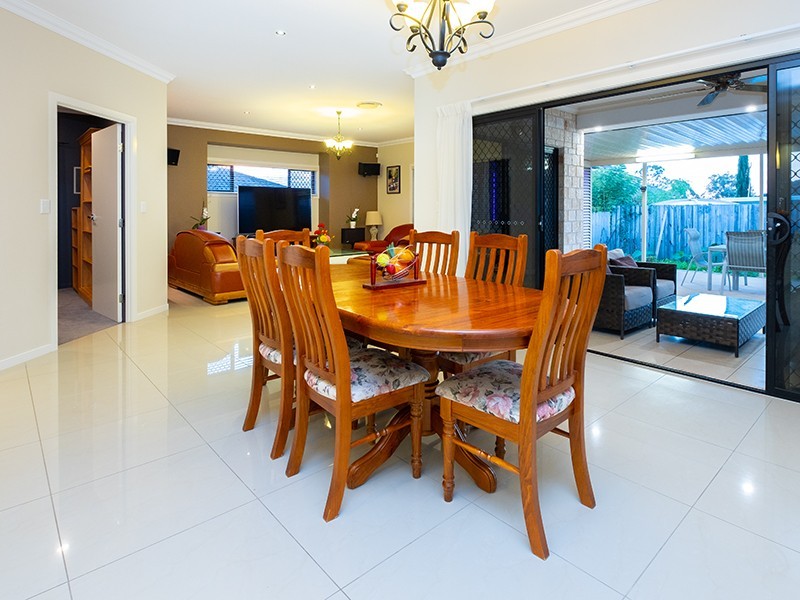 8 William Close, Doolandella QLD 4077