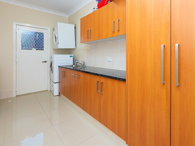 8 William Close, Doolandella QLD 4077