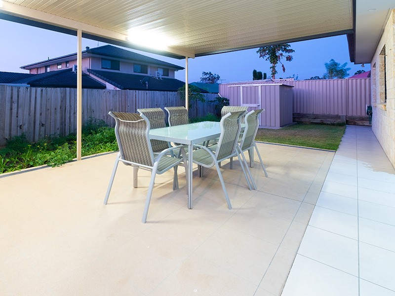 8 William Close, Doolandella QLD 4077
