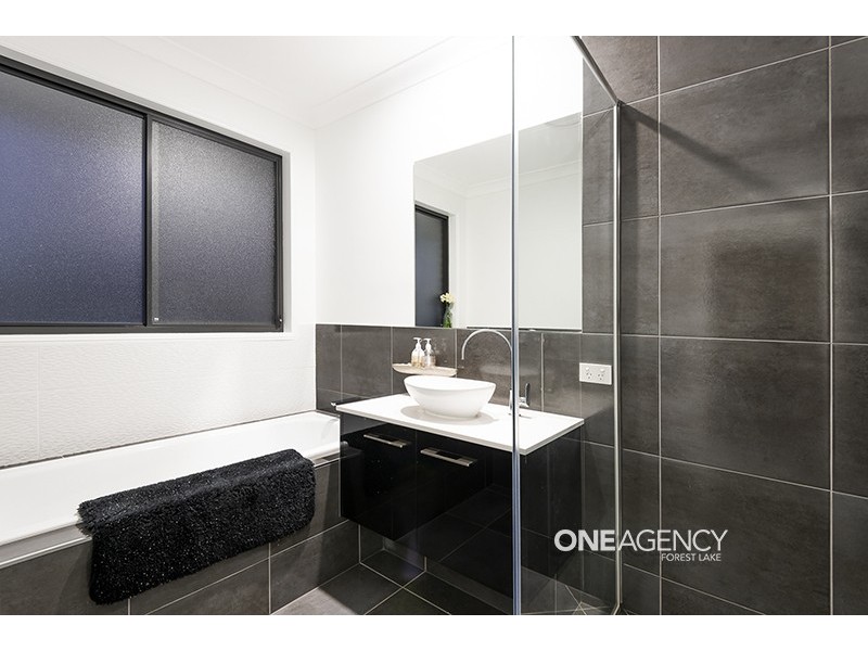 35 Elphinstone St, Doolandella QLD 4077