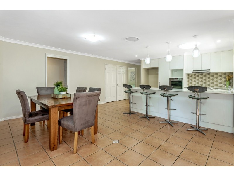 85 Oxford Pde, Forest Lake QLD 4078