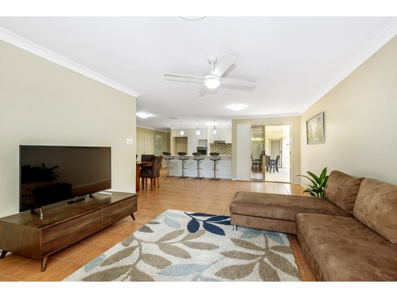 85 Oxford Pde, Forest Lake QLD 4078