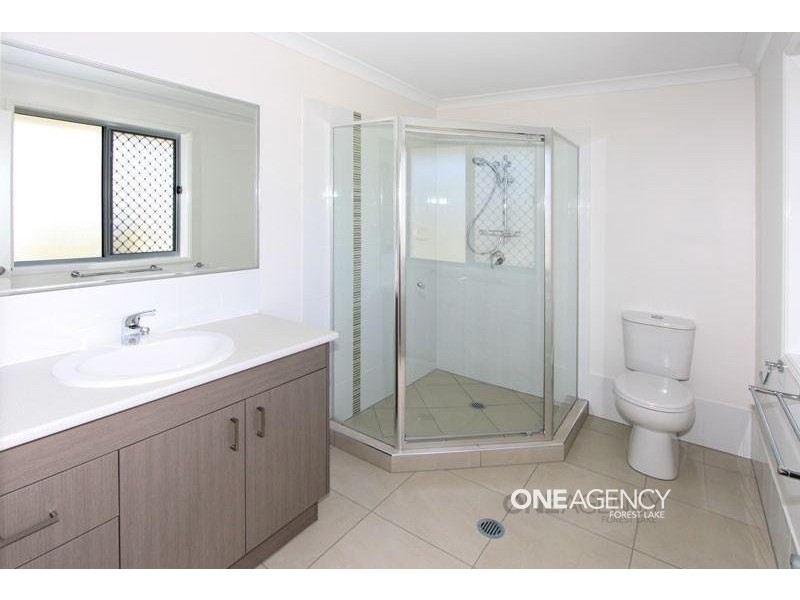 3 Fred Pham Crescent, Doolandella QLD 4077