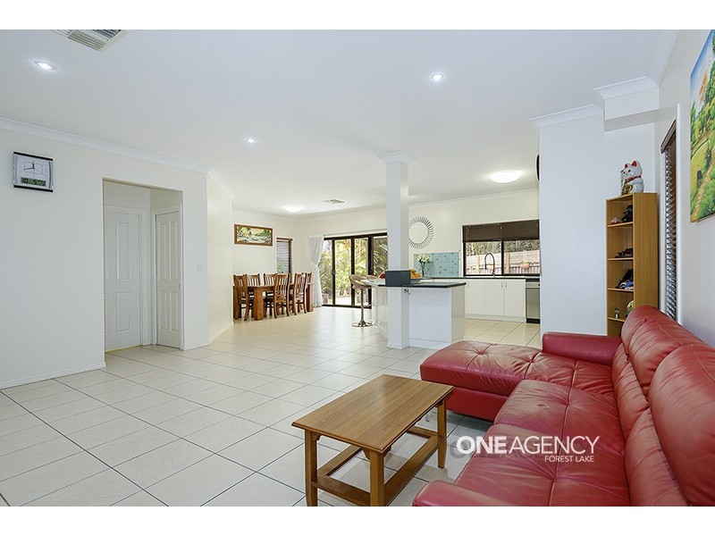 34 Mapleton Cr, Forest Lake QLD 4078