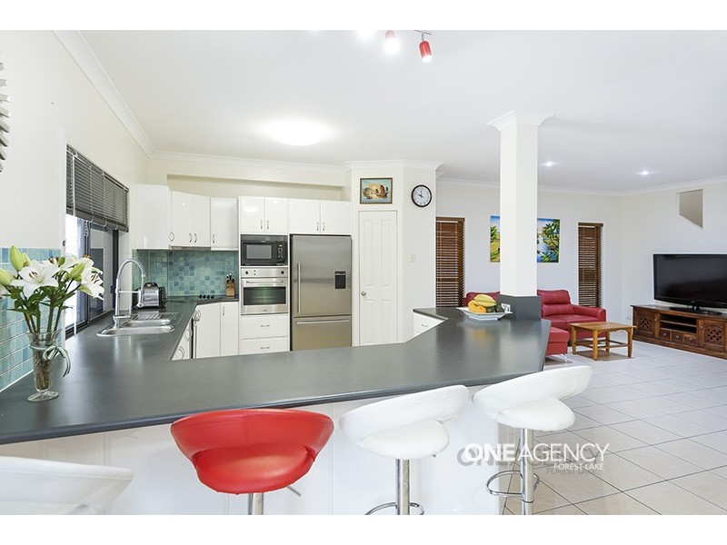 34 Mapleton Cr, Forest Lake QLD 4078