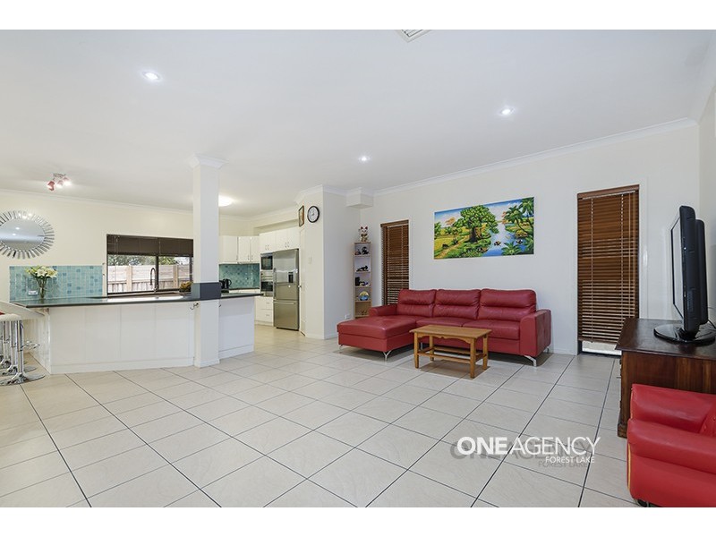 34 Mapleton Cr, Forest Lake QLD 4078