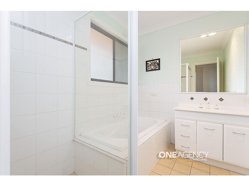 34 Mapleton Cr, Forest Lake QLD 4078