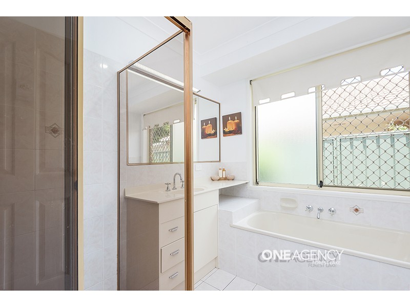 5 Bribie Place, Forest Lake QLD 4078