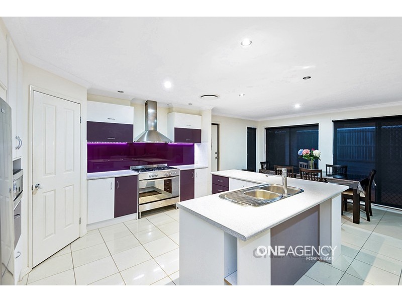 21 Carisbrook Cct, Forest Lake QLD 4078