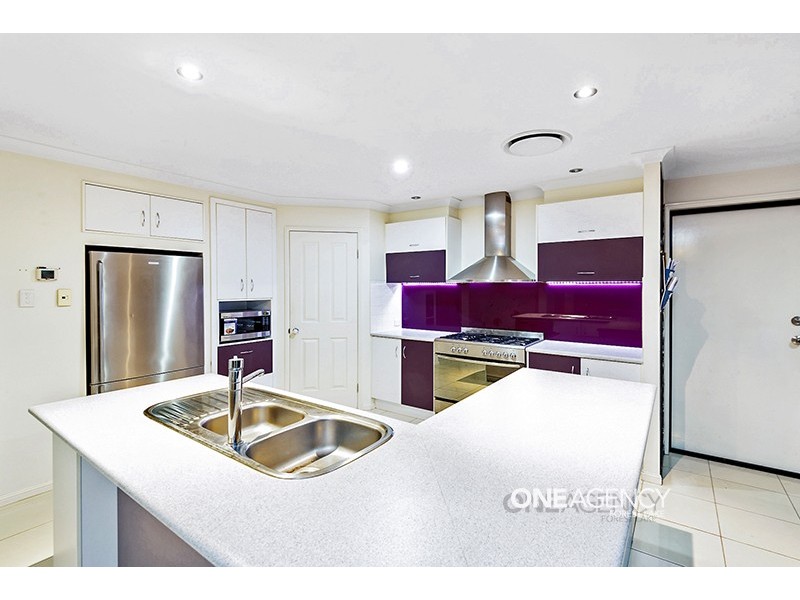 21 Carisbrook Cct, Forest Lake QLD 4078