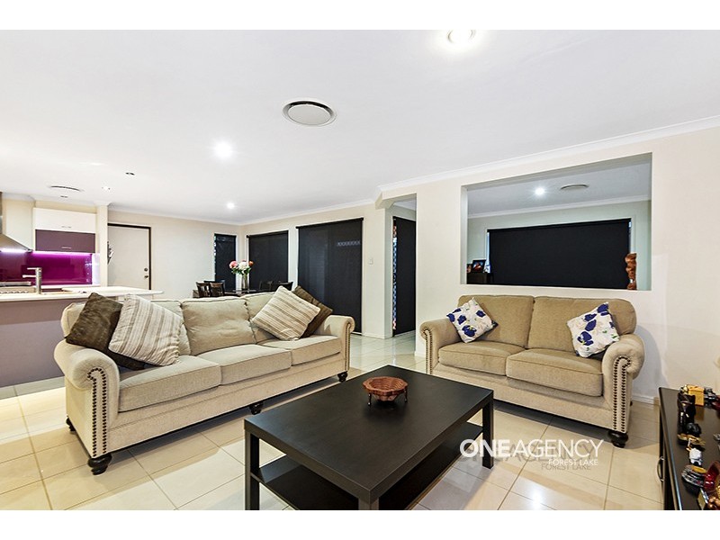 21 Carisbrook Cct, Forest Lake QLD 4078