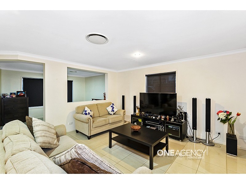 21 Carisbrook Cct, Forest Lake QLD 4078