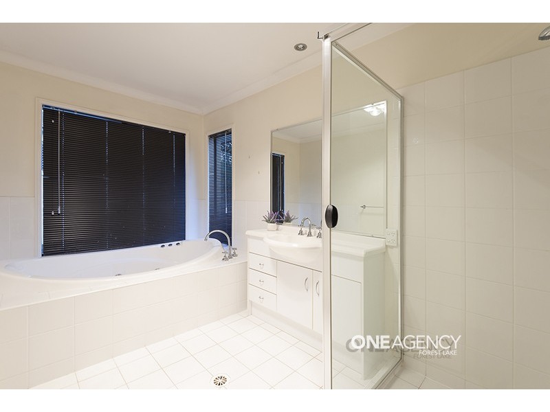21 Carisbrook Cct, Forest Lake QLD 4078