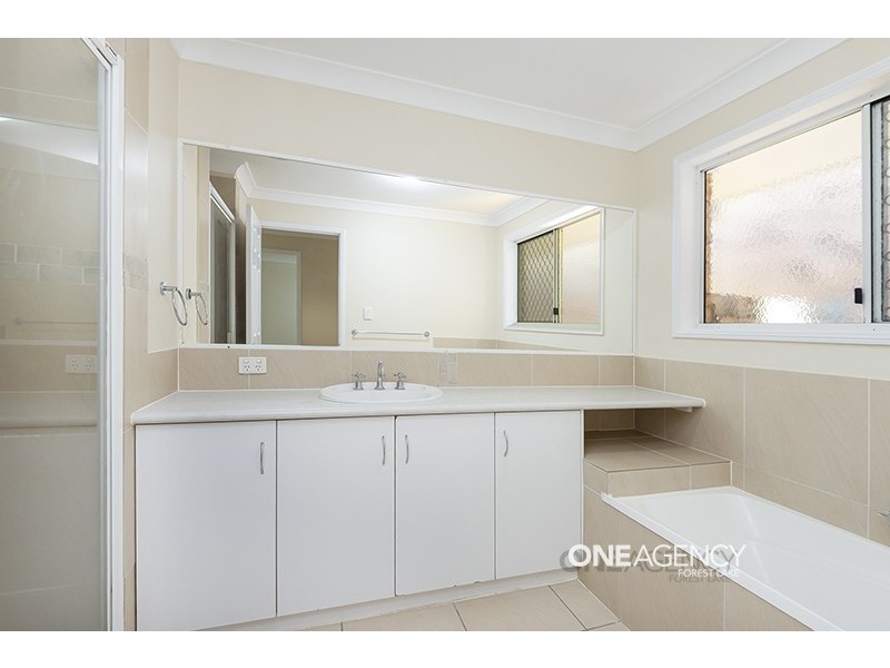 8 Lockyer Court, Forest Lake QLD 4078