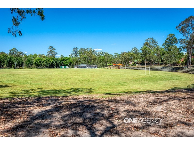 8 Lockyer Court, Forest Lake QLD 4078