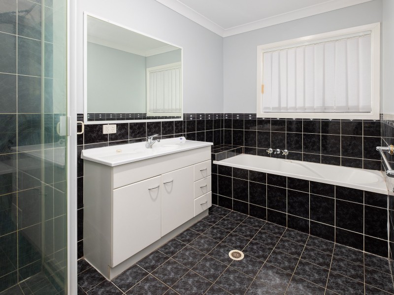 25 Chelsea Place, Forest Lake QLD 4078