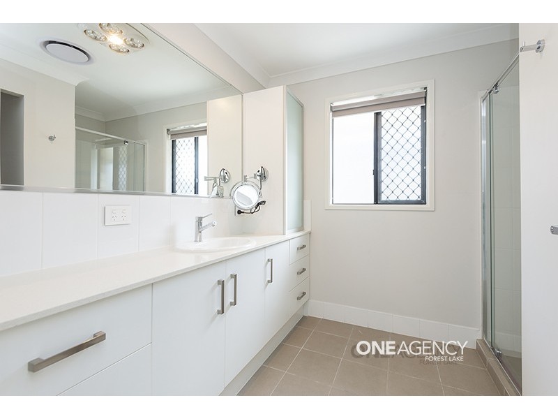 69 Finnegan Circuit, Oxley QLD 4075