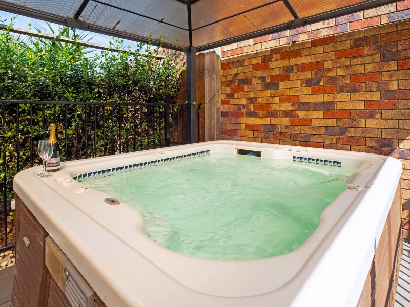16 Tenterfield Place, Forest Lake QLD 4078