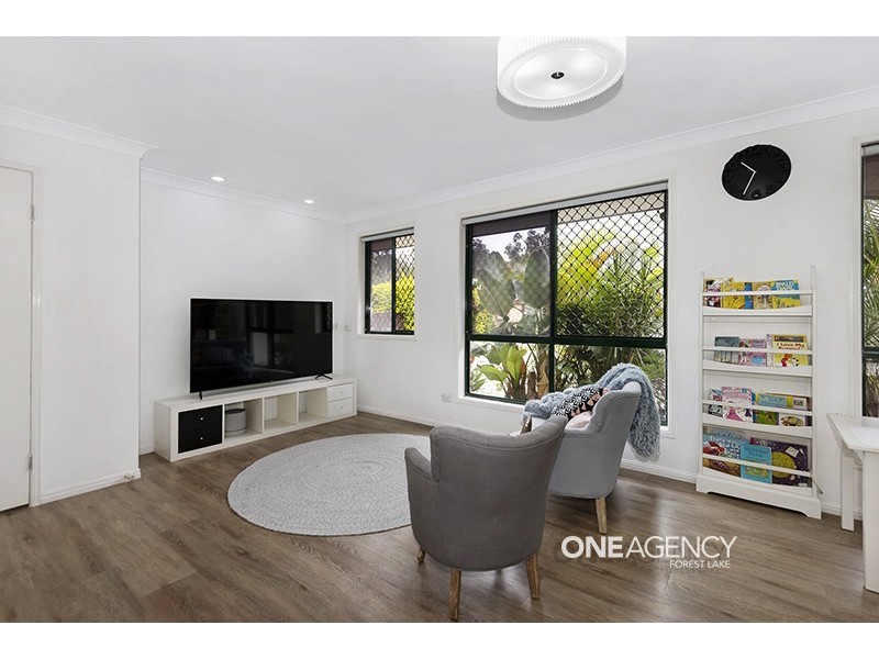 6 Allen Close, Forest Lake QLD 4078