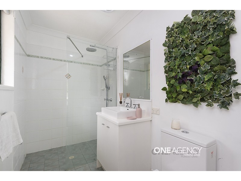 6 Allen Close, Forest Lake QLD 4078