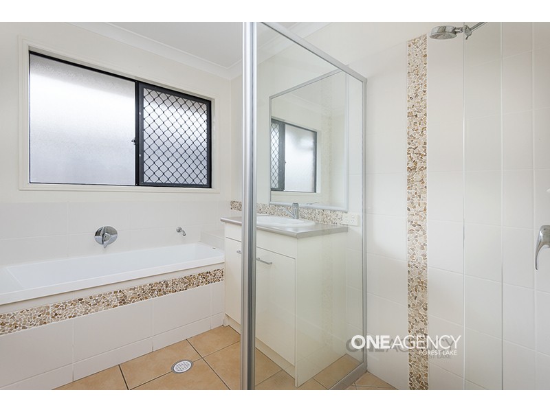 8 Treeline Place, Durack QLD 4077