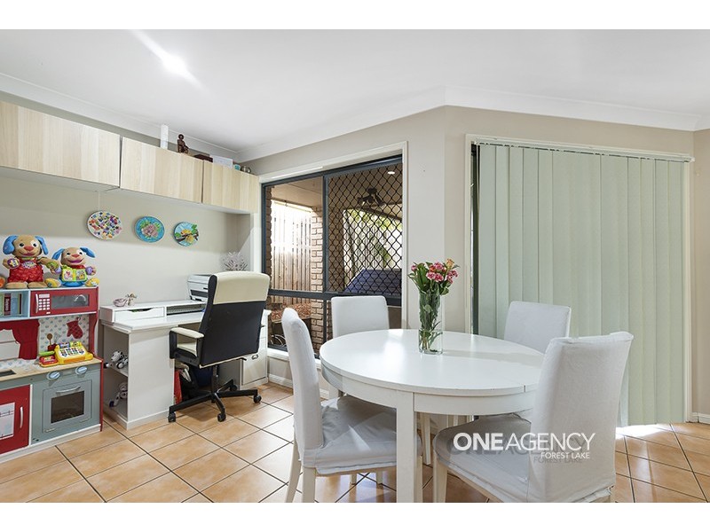 18 Samford Place, Forest Lake QLD 4078