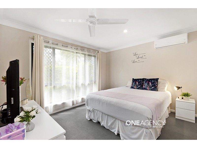 18 Samford Place, Forest Lake QLD 4078