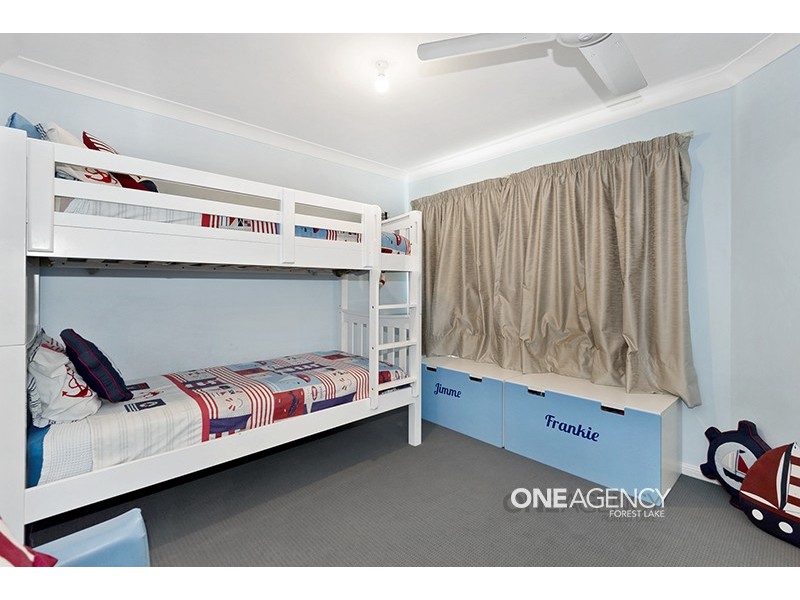 18 Samford Place, Forest Lake QLD 4078