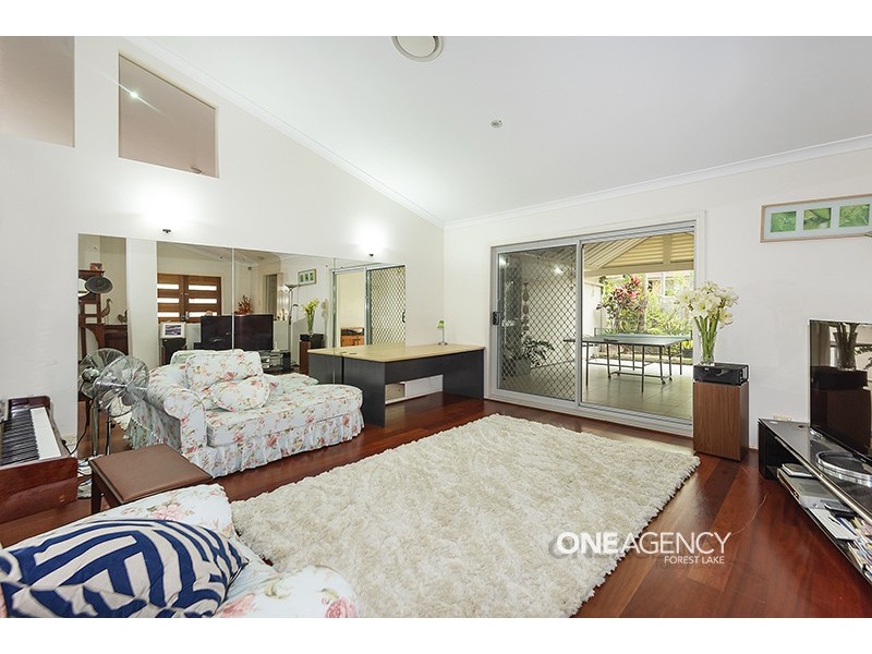 23 Jindabyne Cct, Forest Lake QLD 4078