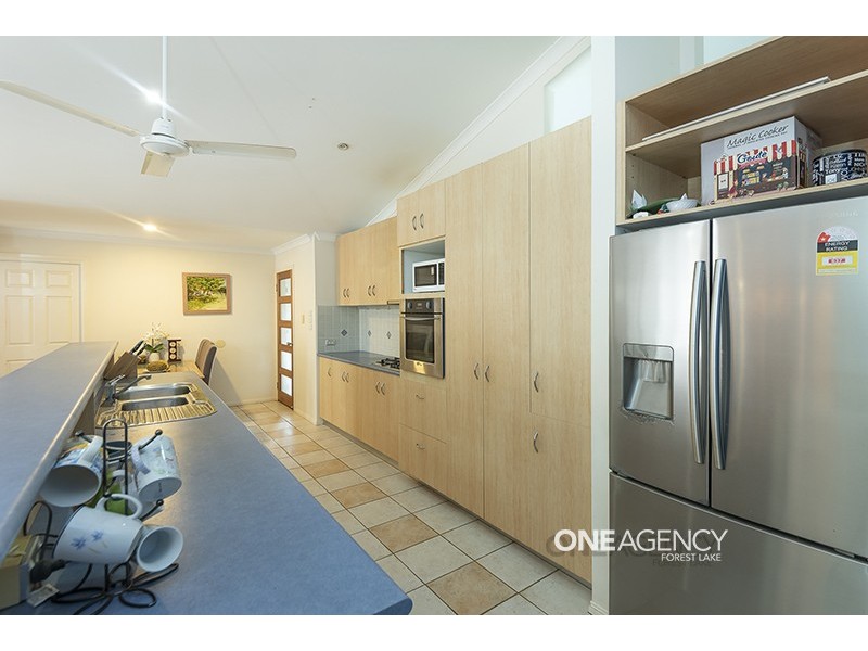 23 Jindabyne Cct, Forest Lake QLD 4078