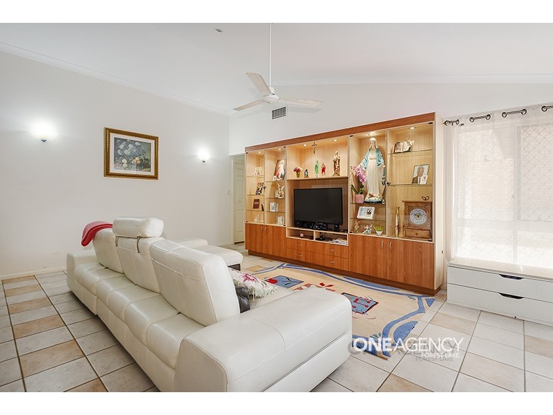 23 Jindabyne Cct, Forest Lake QLD 4078