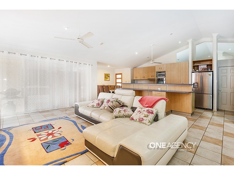 23 Jindabyne Cct, Forest Lake QLD 4078