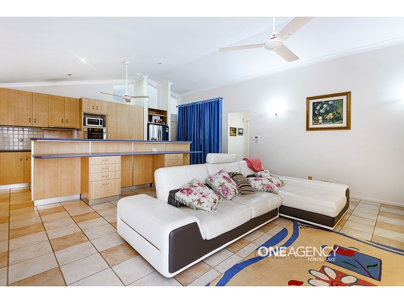 23 Jindabyne Cct, Forest Lake QLD 4078