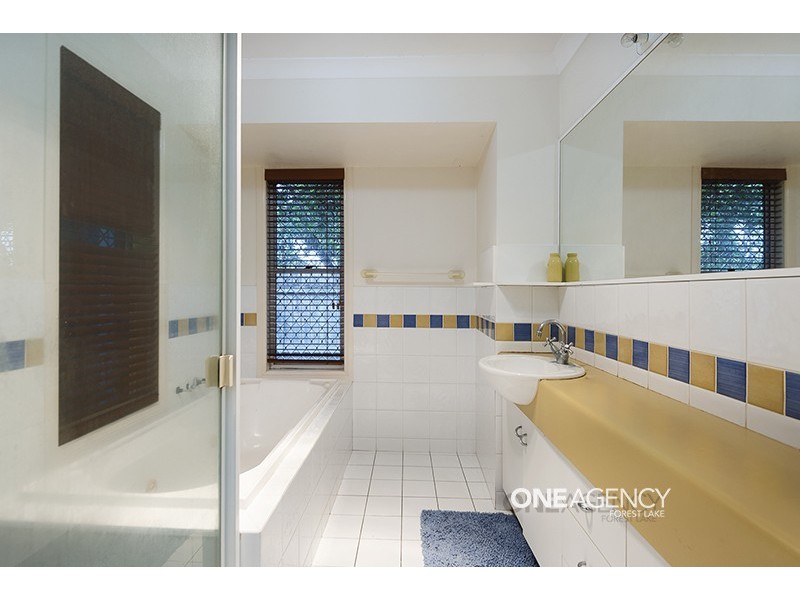 23 Jindabyne Cct, Forest Lake QLD 4078