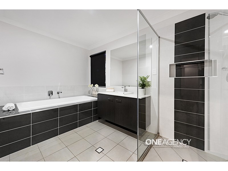 33-35 Steven Street, Camira QLD 4300