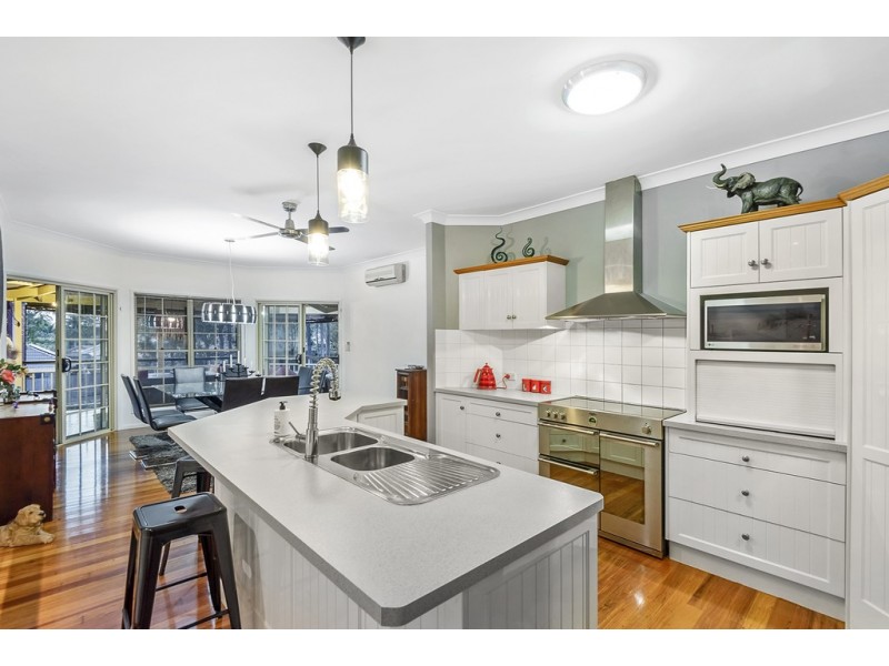 37 Paterson Pl, Forest Lake QLD 4078